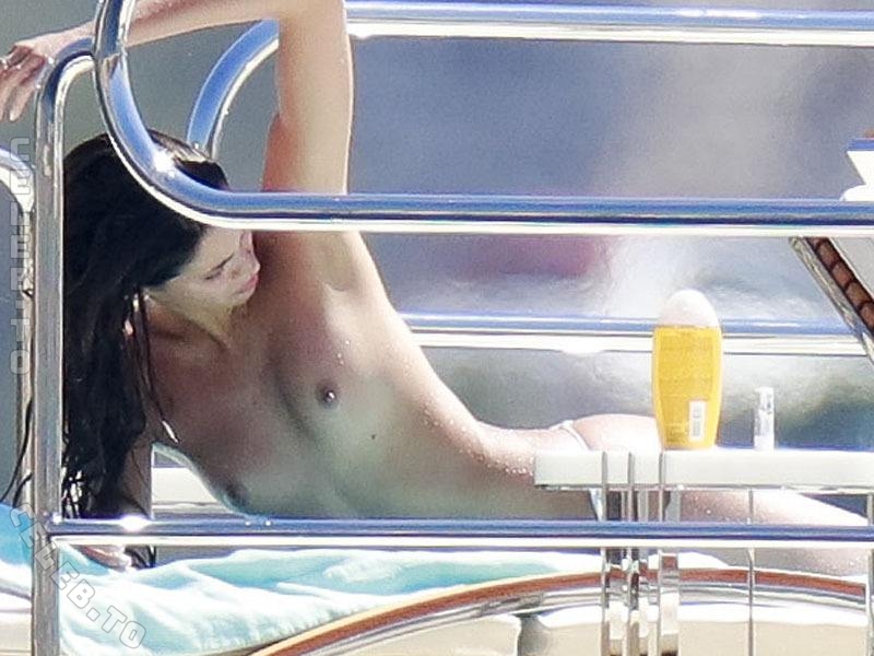 Sara Sampaio nude photo 7