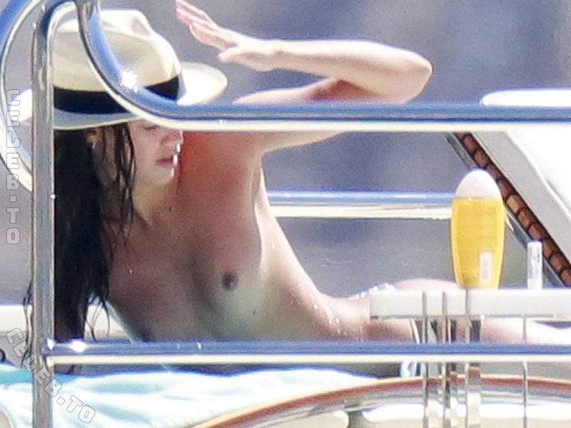 Sara Sampaio nude photo 9