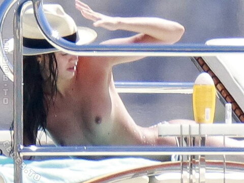 Sara Sampaio nude photo 20