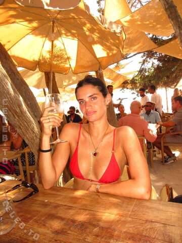 Sara Sampaio – Current posts