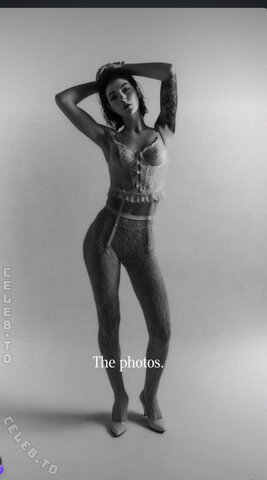 Sara Velez nude photo 2