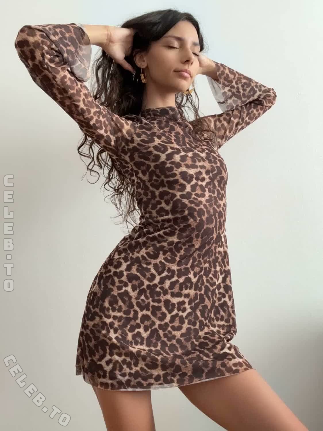 Sara Wolf nude photo 3