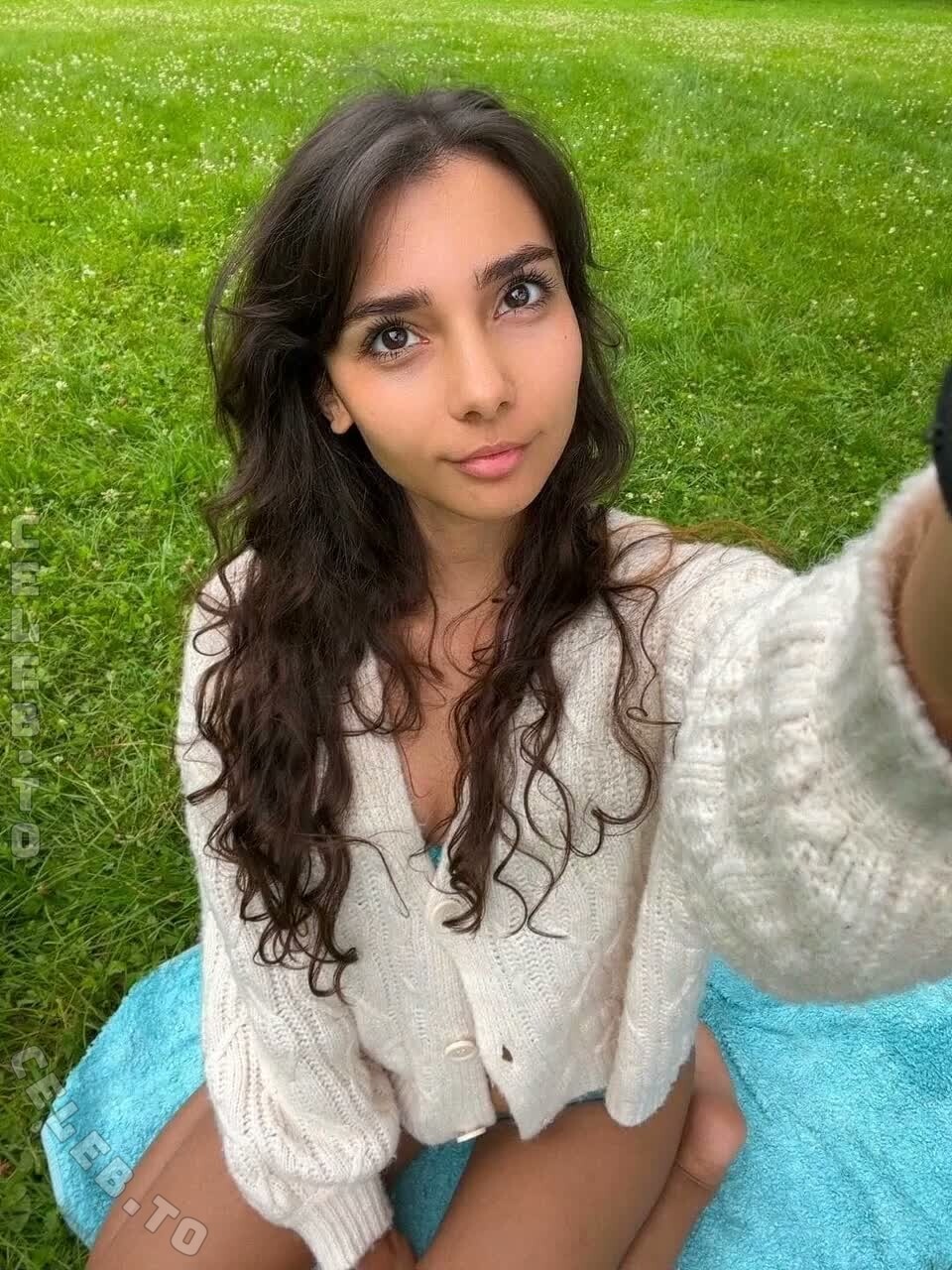 Sara Wolf nude photo 8