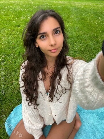 Sara Wolf nude photo 9