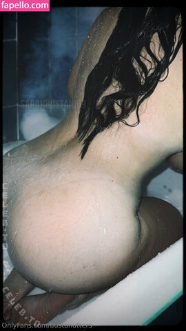 Sarah Bustani nude photo 3