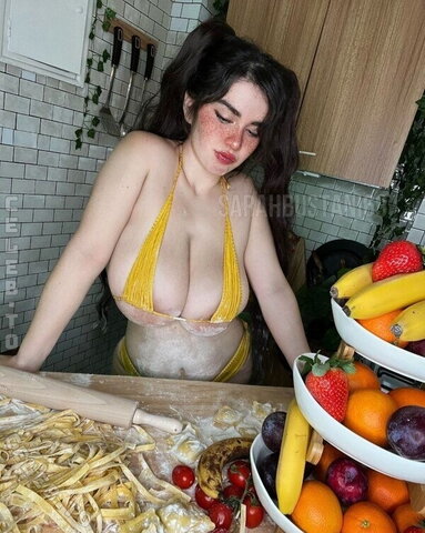 Sarah Bustani nude photo 58