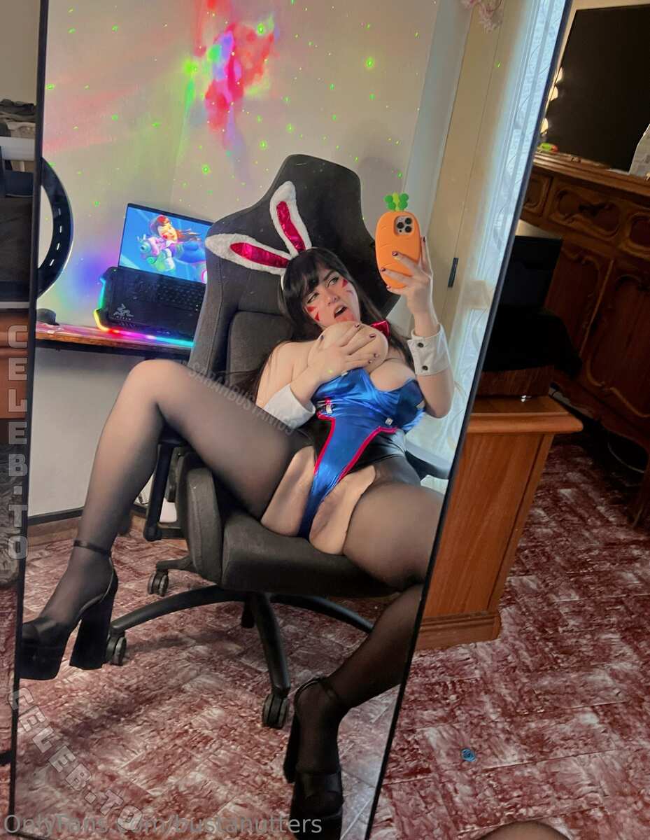 Sarah Bustani nude photo 15