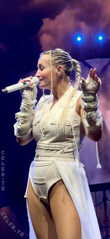 Sarah Connor nude photo 11