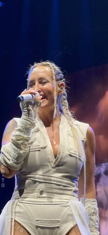 Sarah Connor nude photo 10