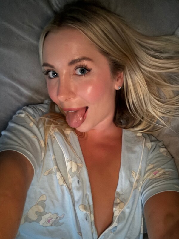 Sarah Gallons nude photo 2