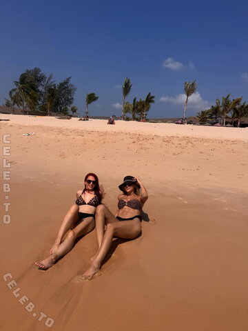 Sarah Harrison nude photo 23