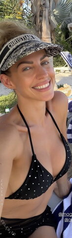Sarah Harrison – Insta-Story🍒👙