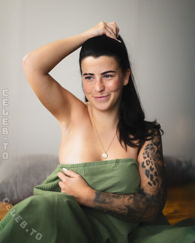Sarah Katharina nude photo 6