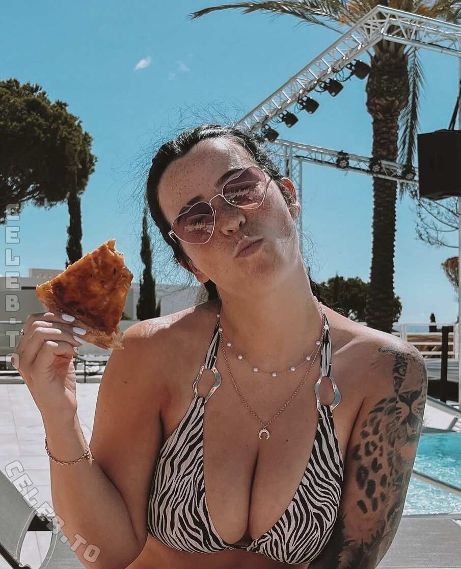Sarah Katharina nude photo 1