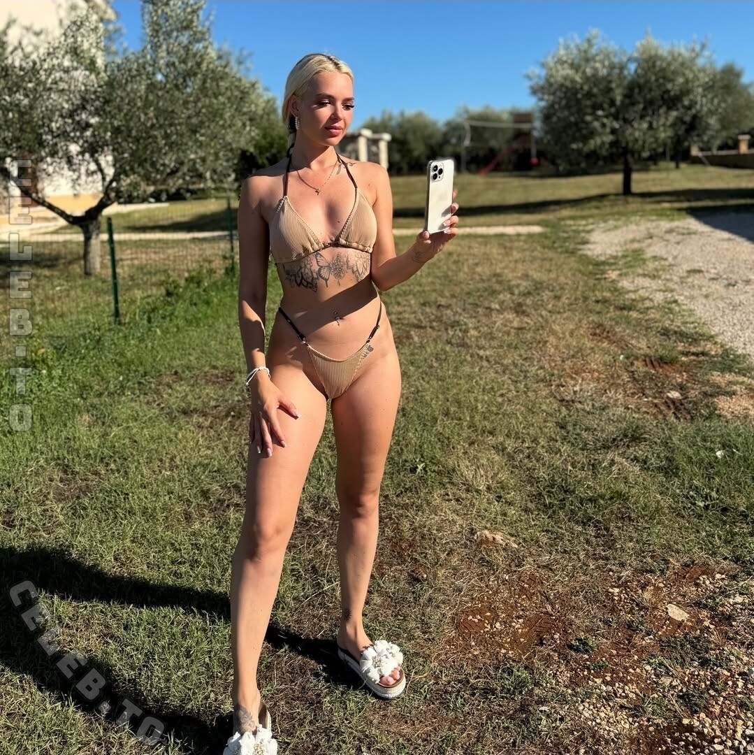 Sarah Milka nude photo 5