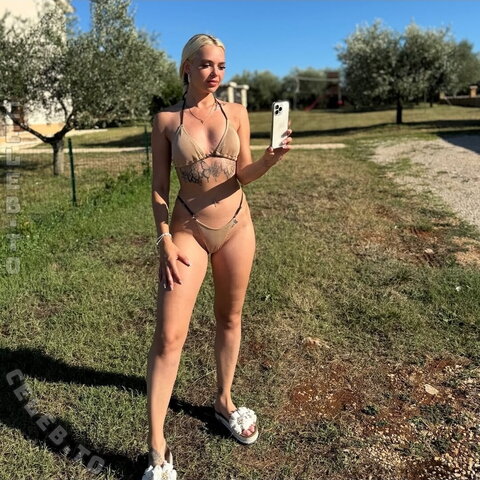 Sarah Milka nude photo 14