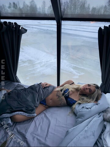 Sarah Milka nude photo 2