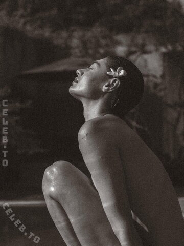 Sarah Posch nude photo 16