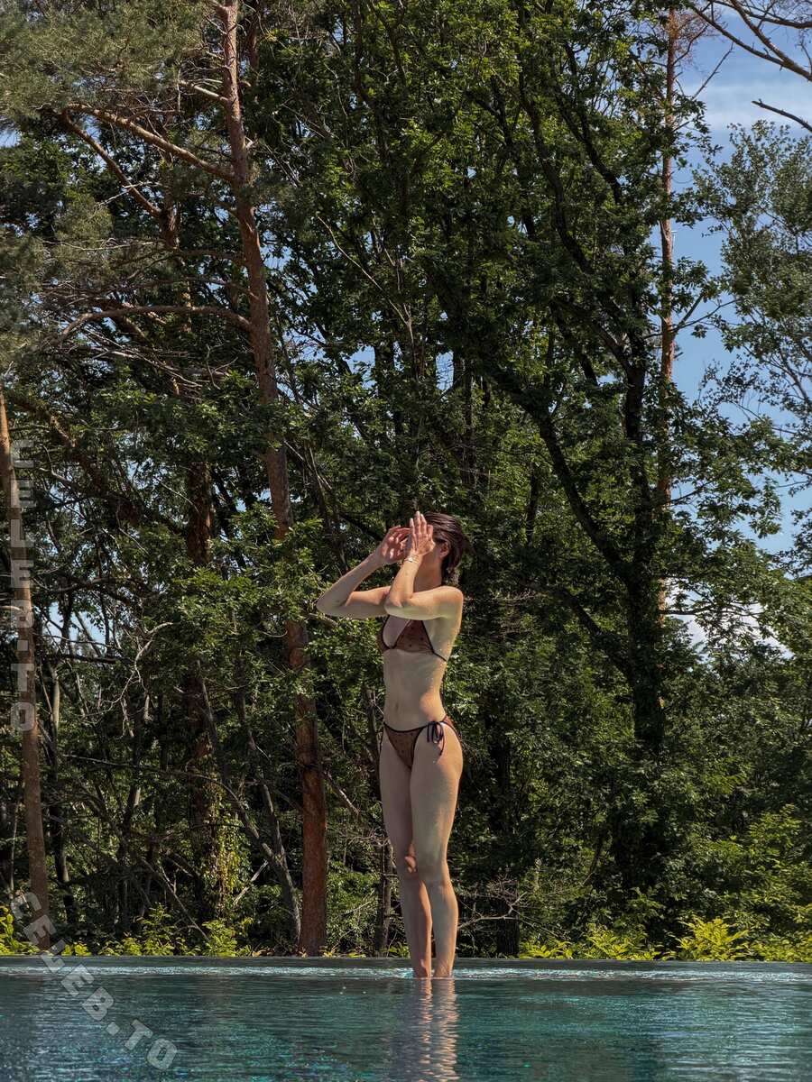 Sarah Posch nude photo 5