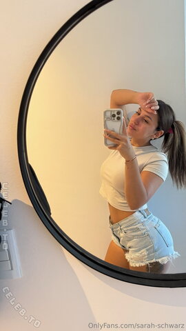 sarah-Schwarz nude photo 13