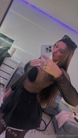 sarah-Schwarz nude photo 11