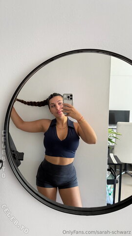 sarah-Schwarz nude photo 10