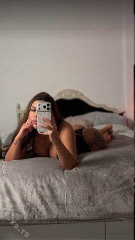 sarah-Schwarz Sexy (1 photo)