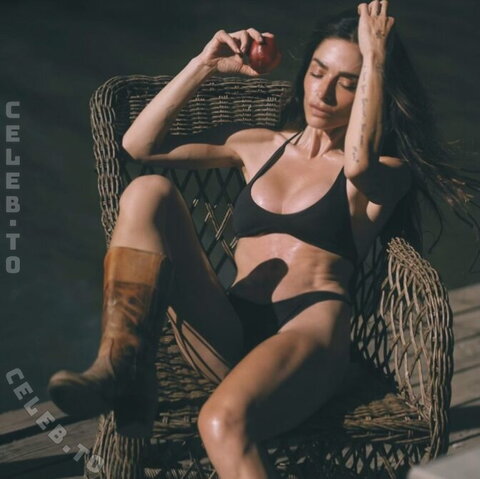 Sarah Shahi nude photo 12