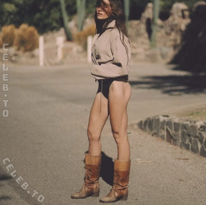 Sarah Shahi nude photo 9
