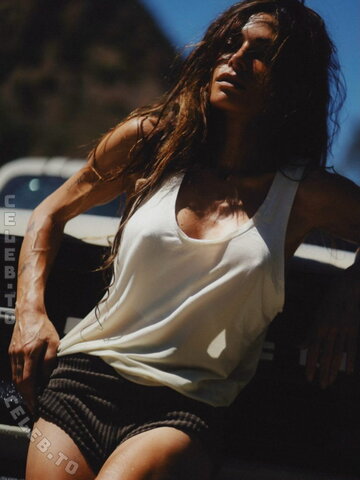 Sarah Shahi drops braless in wild outdoor Shoot 07/2026