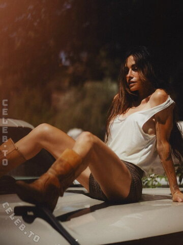 Sarah Shahi nude photo 13