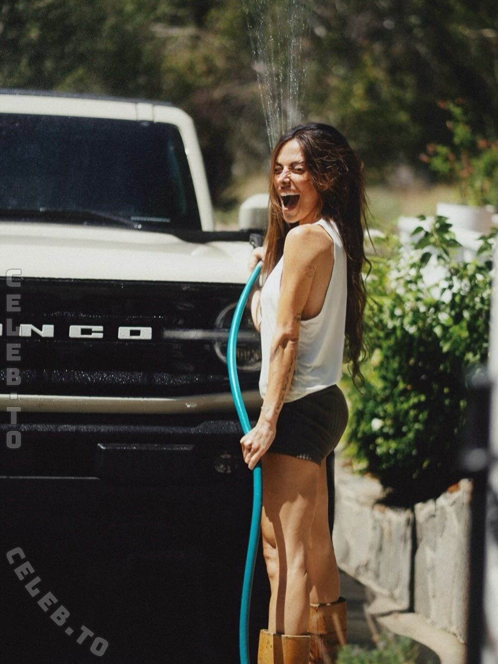 Sarah Shahi nude photo 3