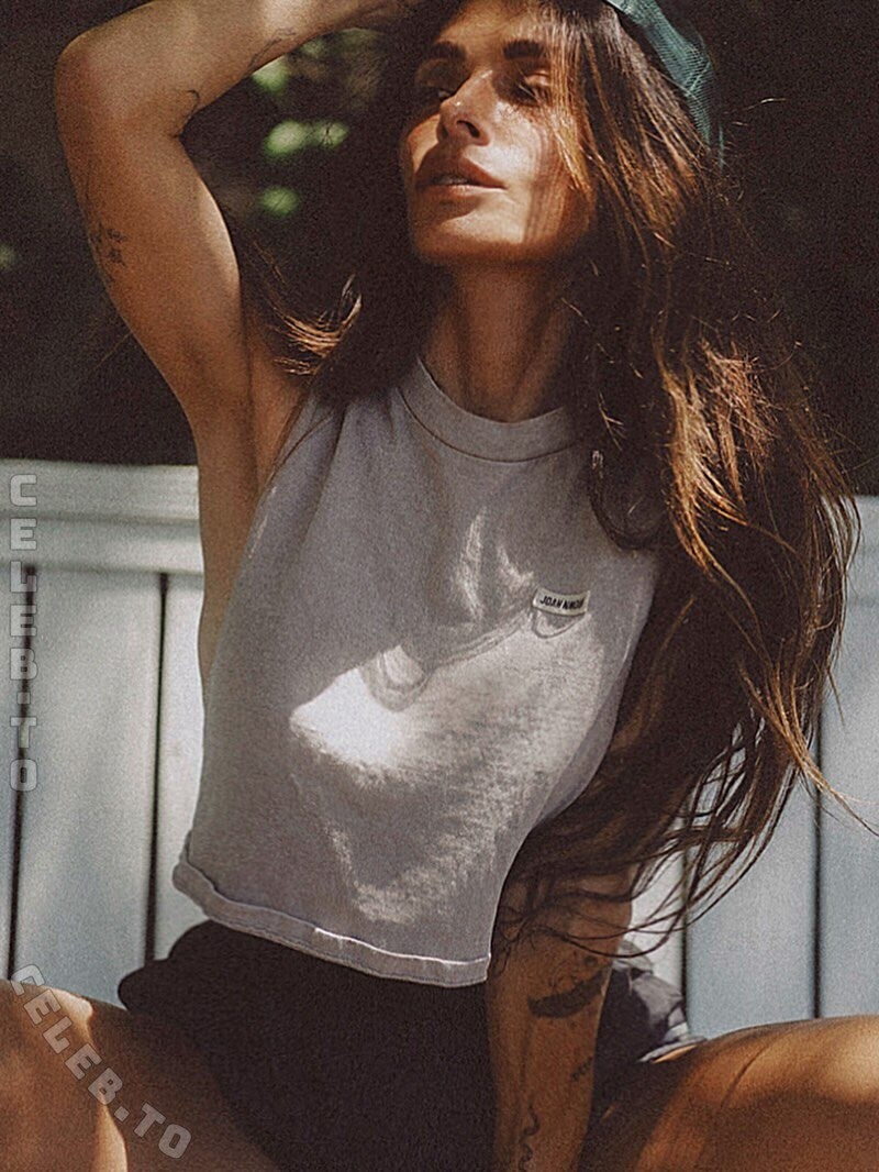 Sarah Shahi nude photo 7