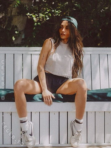 Sarah Shahi nude photo 2