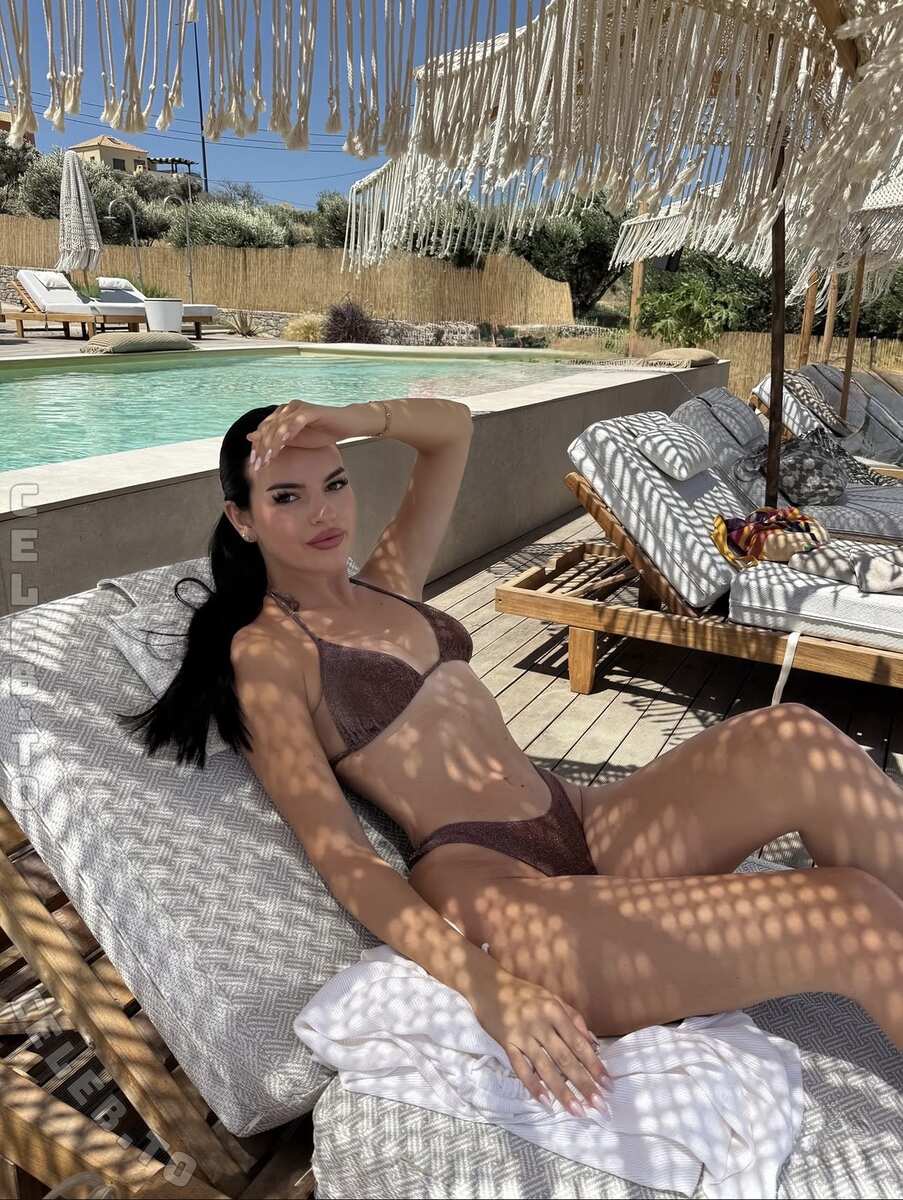Sarah Theiler nude photo 1