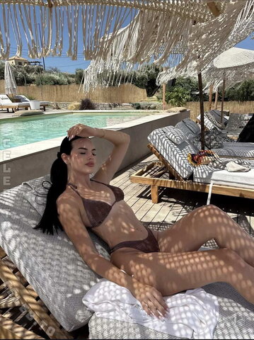 Sarah Theiler nude photo 3