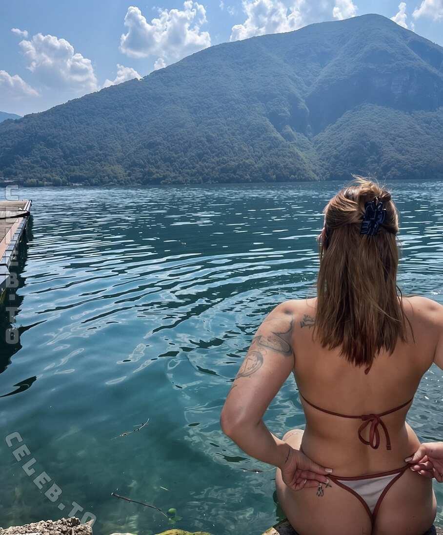 Sarah_amore nude photo 2
