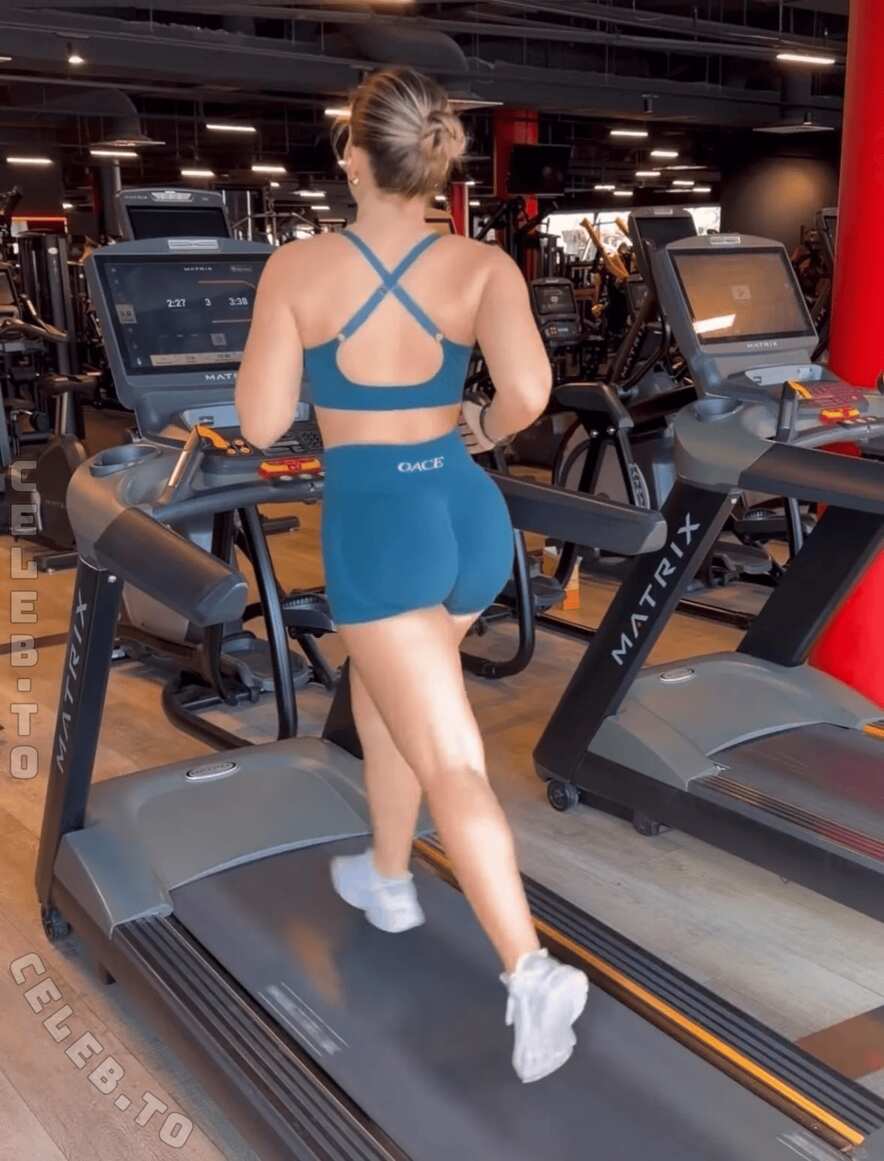 Sarah.anca nude photo 7