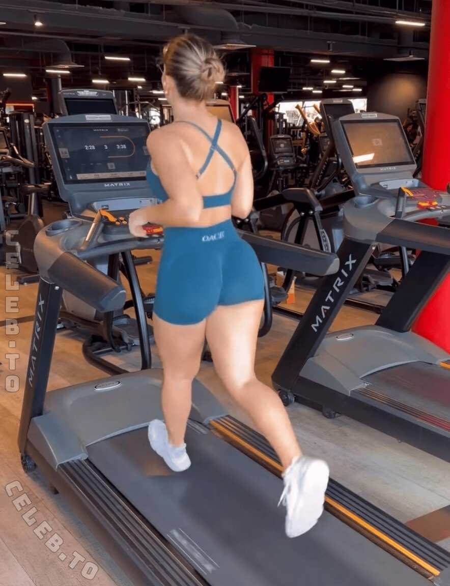 Sarah.anca nude photo 8