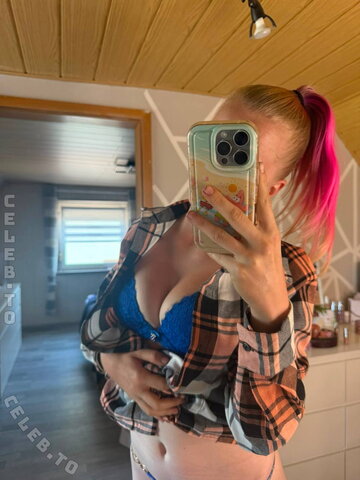 SarahNoir Fresh (1 photo)