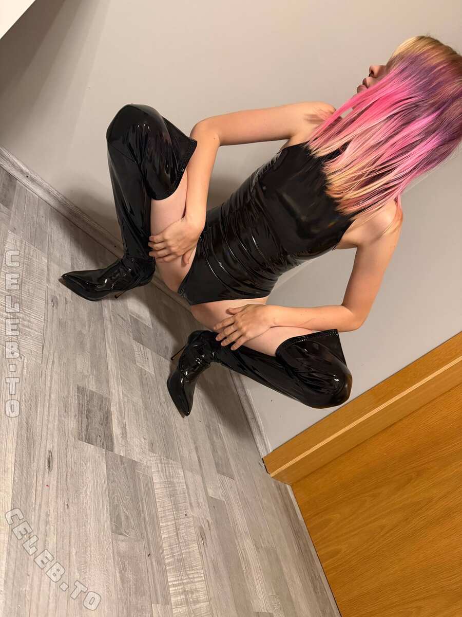 SarahNoir nude photo 1