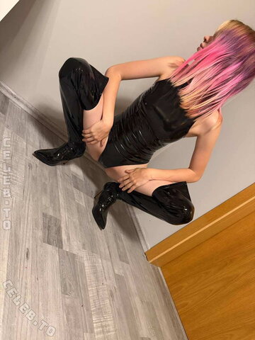 SarahNoir Fresh (1 photo)