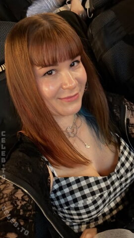 Sarahstrange nude photo 5