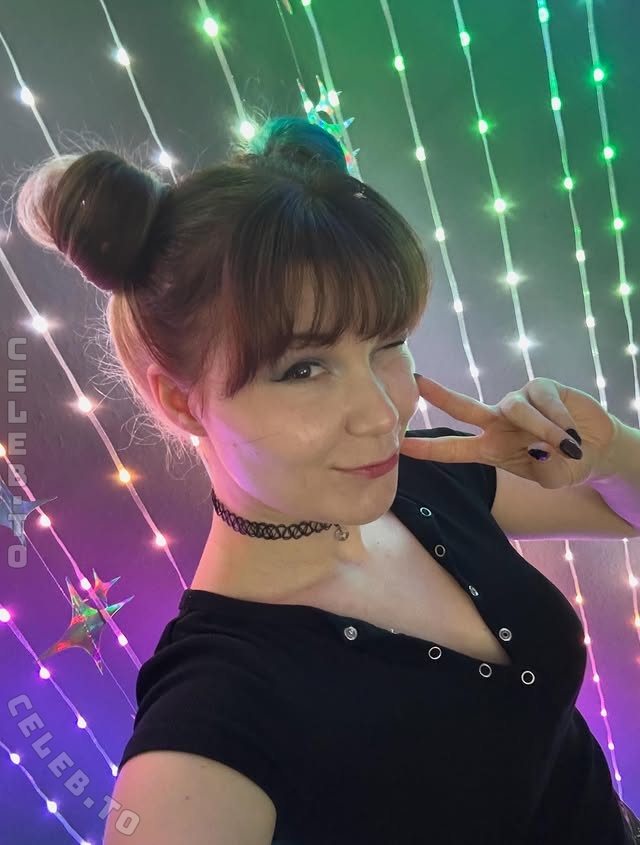Sarahstrange nude photo 2