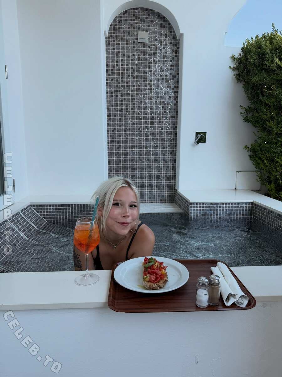Sarahtoninx9_ nude photo 10