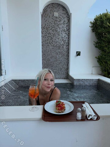 Sarahtoninx9_ nude photo 2