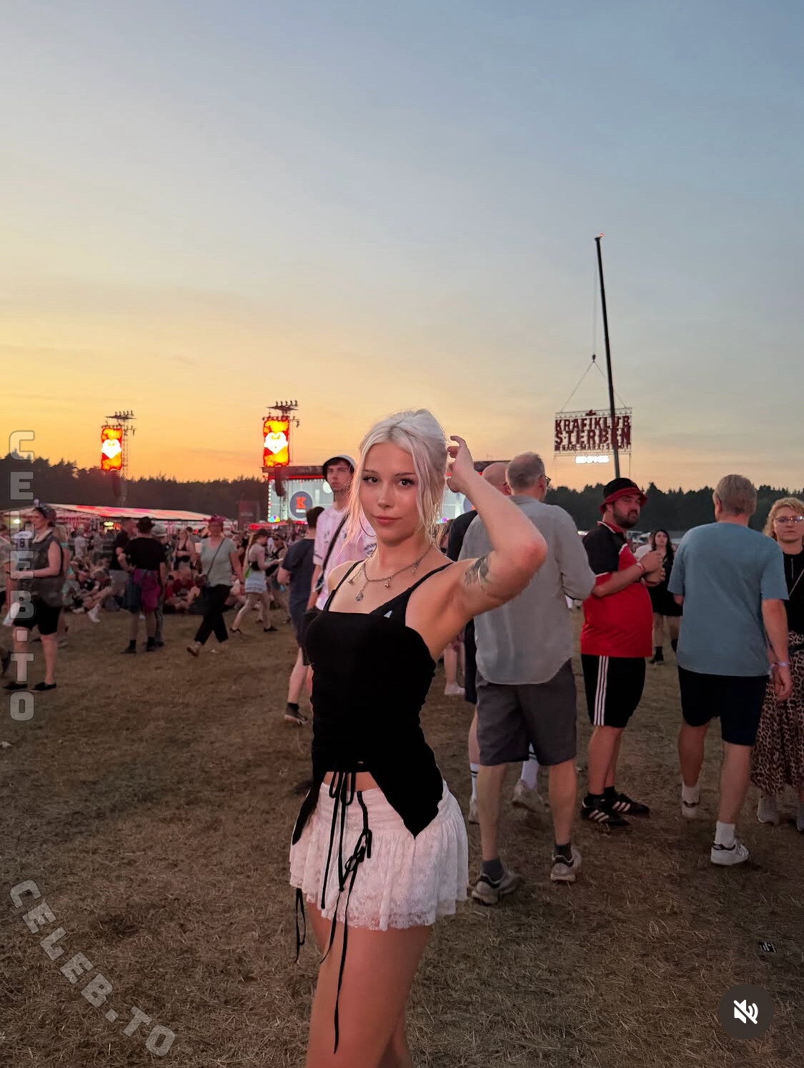 Sarahtoninx9_ nude photo 3