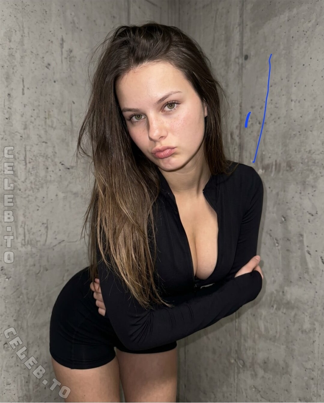 Saraklein nude photo 14