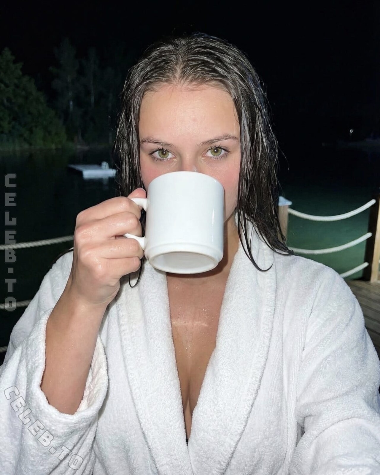 Saraklein nude photo 13