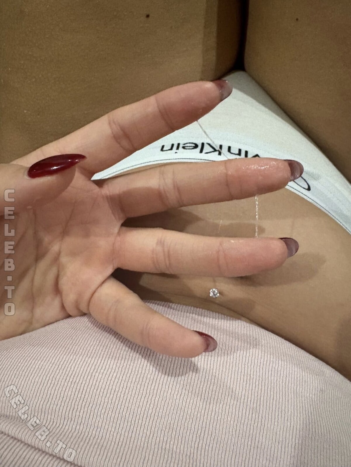 Saraklein nude photo 2
